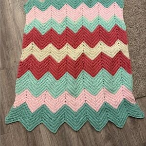 Colorful Chevron Knit Blanket